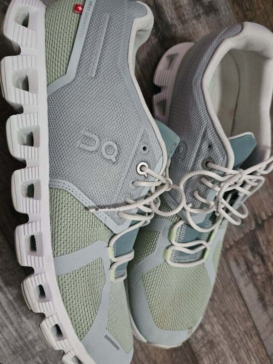 On Clouds Shoes - Women's size 10 On Clouds
